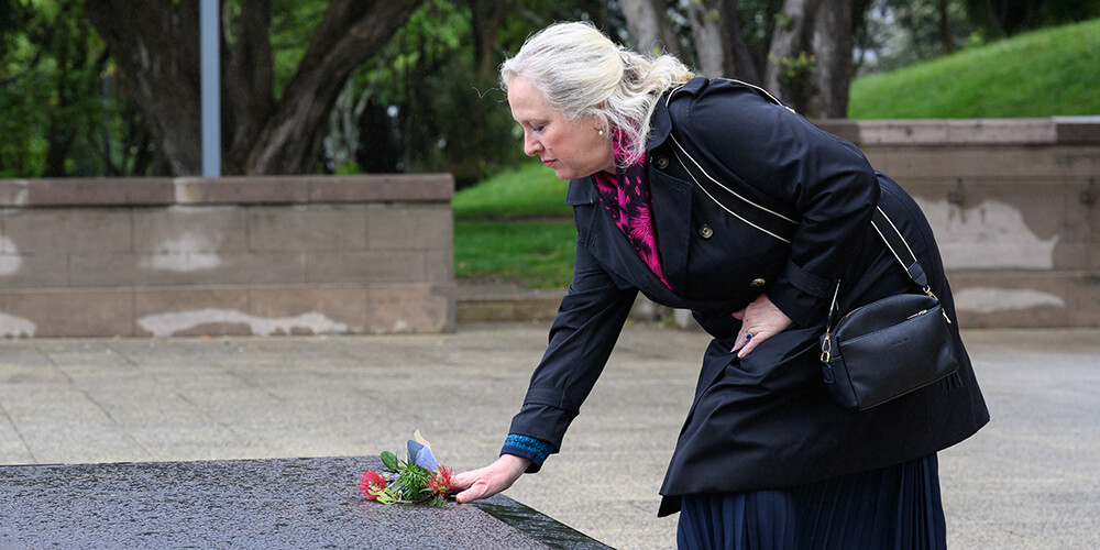CWGC Director General lays wreath at New Zealand Tomb of the Unknown Warrior