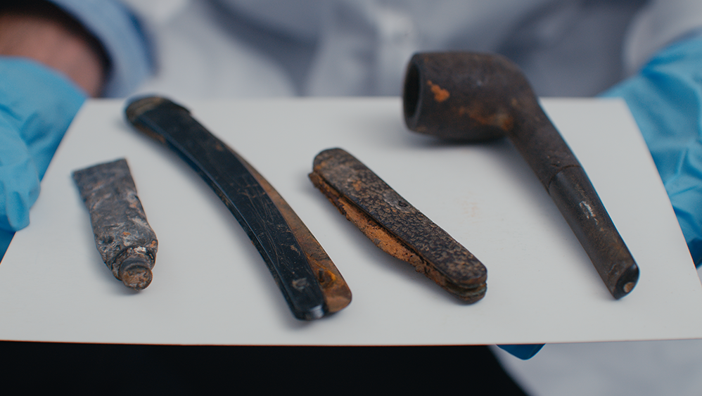 Smoking kit recovered from battlefields