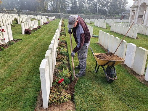 CWGC employee tends to gravestones in Malta